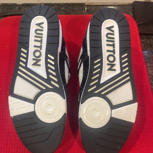 Louis Vuitton Low Trainers Size 11 - Picture 7 of 9